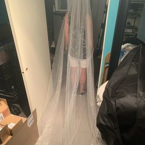 HOLLACE cathedral veil